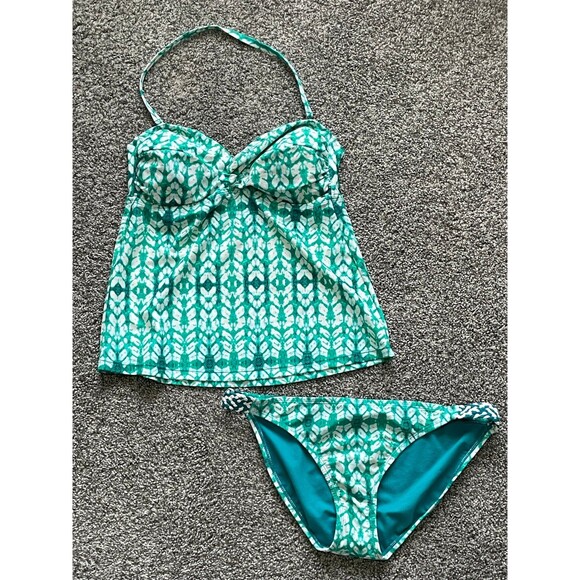 Size large women’s Converse swimsuit two piece NWOT - Picture 1 of 10
